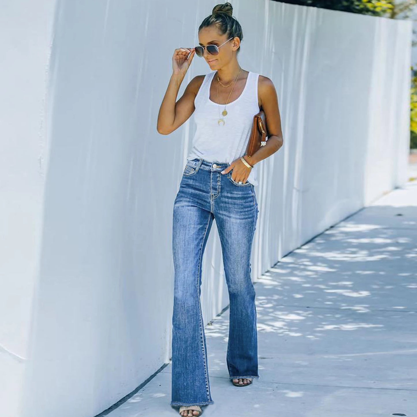 Women's Mid-Waist Light Blue White Washed Wide Leg Flare Jeans Denim Pants Casual Vintage Style Full-Length Mom Jeans