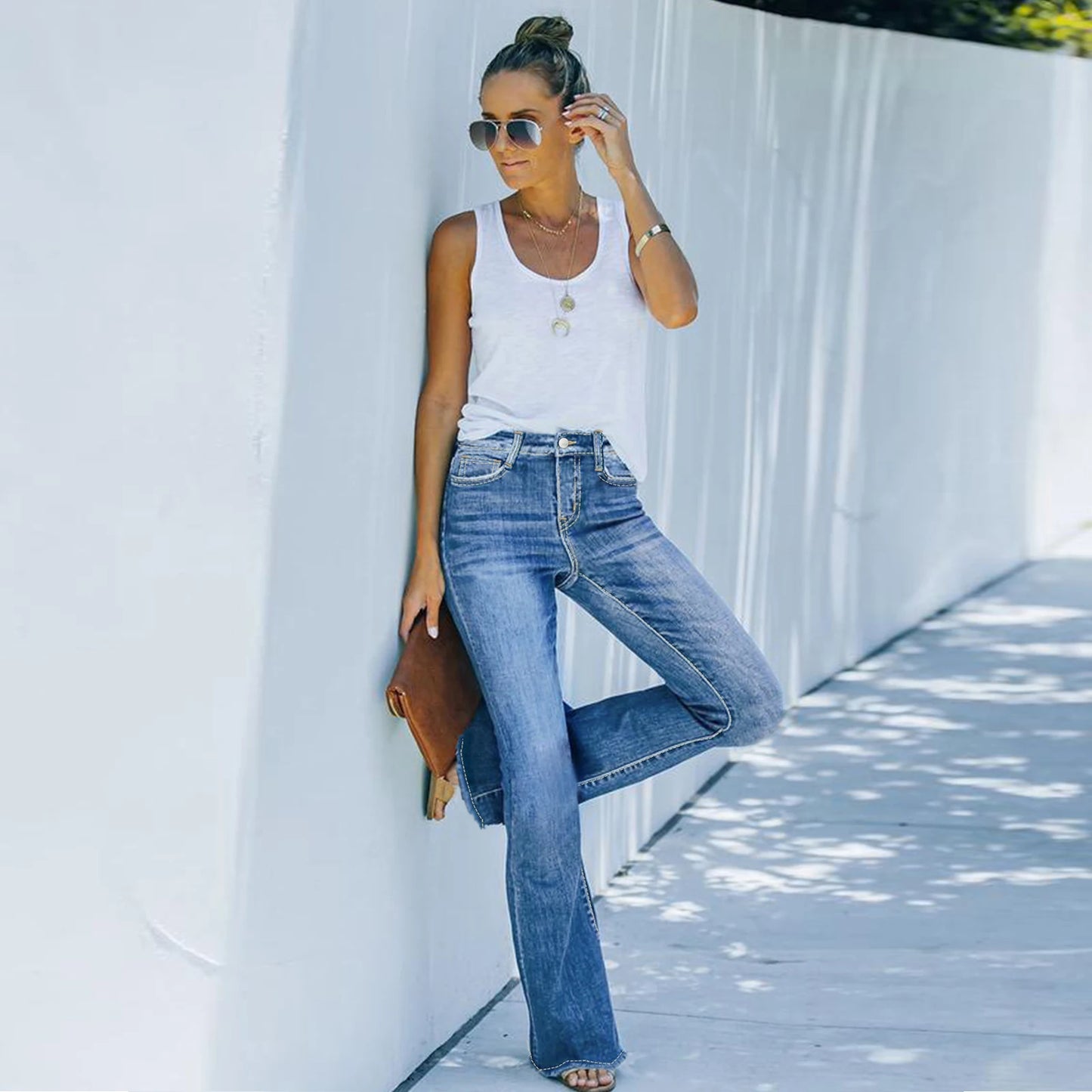 Women's Mid-Waist Light Blue White Washed Wide Leg Flare Jeans Denim Pants Casual Vintage Style Full-Length Mom Jeans